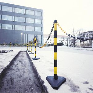 Produktbild für Absperrpfosten Moravia GUARDA, schwarz/gelb, aus Kunststoff