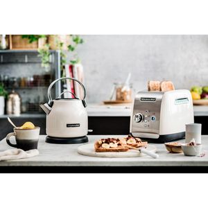Produktbild für Wasserkocher KitchenAid 5KEK1222EAC, creme