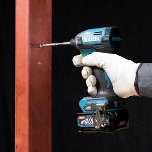 Produktbild für Akku-Schlagschrauber Makita TD003GA202, 210Nm