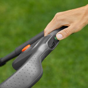 Produktbild für Rasenmäher Gardena PowerMax 32/18V P4A Set, Akku