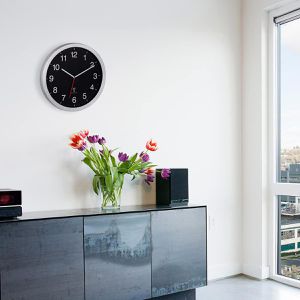 Produktbild für Wanduhr TFA 60.3545.01, Aluminium, analog, Funkuhr