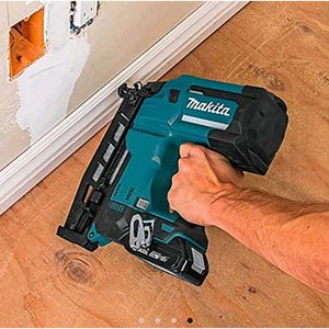 Produktbild für Elektronagler Makita DBN600RTJ, inkl. Koffer