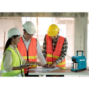 Produktbild für Kaffeemaschine Makita DCM501Z, mit Kaffeebecher