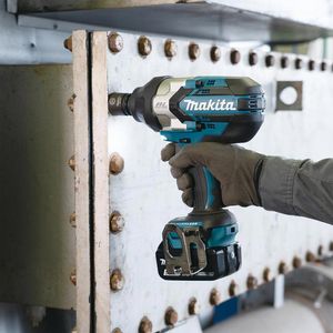 Produktbild für Akku-Schlagschrauber Makita DTW1004Z, 1050Nm