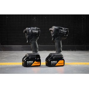 Produktbild für Combo-Kit DeWalt McLaren DCK2224MP2T-QW, 18 V Akku