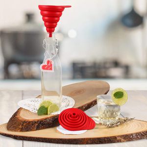 Produktbild für Trichter Dr.Oetker-Küchenhelfer Flexxibel Love 1930 rot