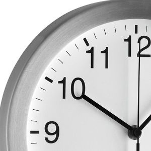 Produktbild für Wanduhr TFA 98.1091.02, Aluminium, analog, Funkuhr