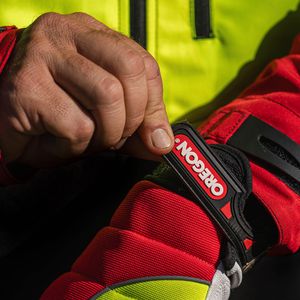Produktbild für Kettensägenhandschuhe Oregon Protect Pro, rot-gelb