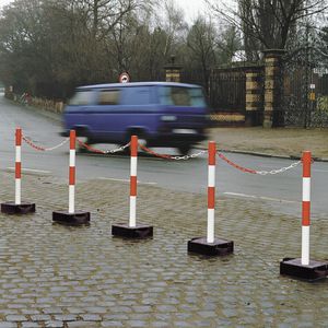 Produktbild für Absperrpfosten Moravia EXTERN, rot/weiß, aus Metall
