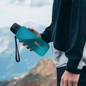 Produktbild für Trinkflasche 720DGREE uberBottle Smaragd Green