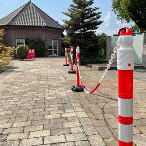 Produktbild für Absperrpfosten UvV PPC Quad, rot/weiß, aus Kunststoff