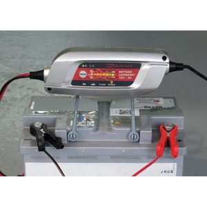 4-fach Ladegerät für 12 Volt Batterien 5 A / Nass-, AGM-, Start