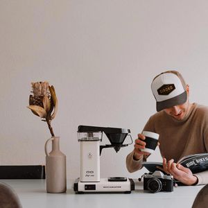 Produktbild für Kaffeemaschine Moccamaster Cup One, mit 2 Kaffeetassen