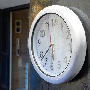 Produktbild für Wanduhr Monzana outdoor, Kunststoff, analog, Funkuhr