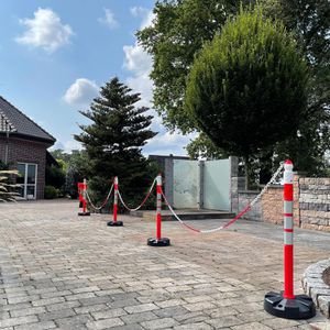 Produktbild für Absperrpfosten UvV PPC Quad, rot/weiß, aus Kunststoff