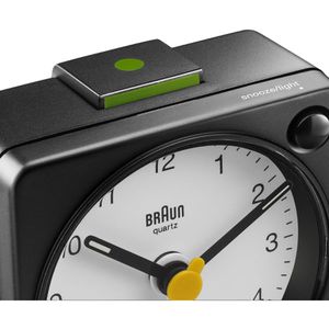 Produktbild für Wecker Braun BC02XBW schwarz, weiß, analog
