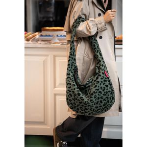 Produktbild für Umhängetasche Reisenthel Moonbag, Polyester, teddy leo olive