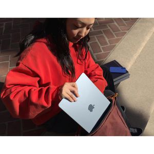 Produktbild für Laptop Apple MacBook Air 13 MC6T4D/A (2025), himmelblau