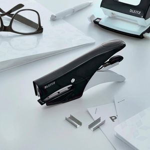 Produktbild für Heftzange Leitz 55311195, WOW, aus Metall, schwarz metallic