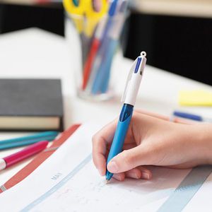 Produktbild für Vierfarbkugelschreiber Bic 4 Colours Grip Fashion