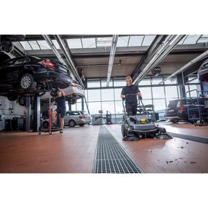 Produktbild für Kehrmaschine Kärcher KM 70/30 C BP 2SB, Akku