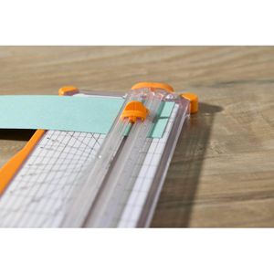 Produktbild für Rollenschneider Fiskars SureCut tragbar 9893, A4
