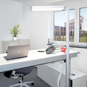 Produktbild für Stehlampe Dotlux STUDIObutler LED, silber 195 cm