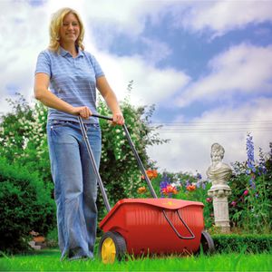 Produktbild für Streuwagen Wolf-Garten WE 330, 5429000a, 15 Liter