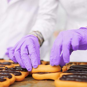 Produktbild für Einmalhandschuhe Franz-Mensch Safe Light, lila, 100 Stück