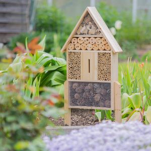 Produktbild für Insektenhotel Relaxdays mit Erdspieß, aus Holz