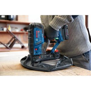 Produktbild für Elektrotacker Bosch GTH 18V-38 M, inkl. Koffer