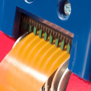 Produktbild für Klebebandabroller Tesa 6038, rot/blau