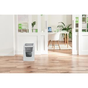 Produktbild für Aktenvernichter Leitz 8011 IQ Autofeed Small Office 100, weiß