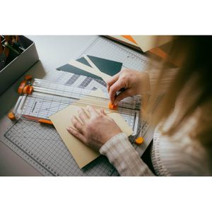 Produktbild für Rollenschneider Fiskars SureCut tragbar 9893, A4