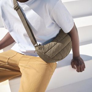 Produktbild für Umhängetasche BagBase Quilted BG703, aus Nylon, olivgrün