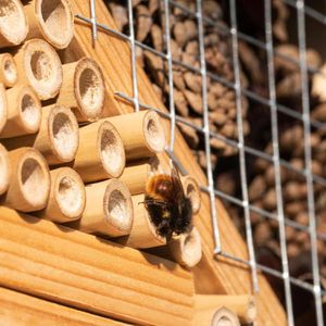Produktbild für Insektenhotel Gardigo XXL, mit Standfüßen, aus Holz