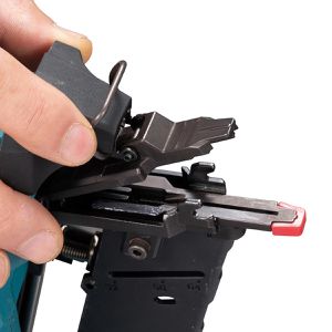 Produktbild für Elektronagler Makita DBN601RTJ, inklusive Koffer